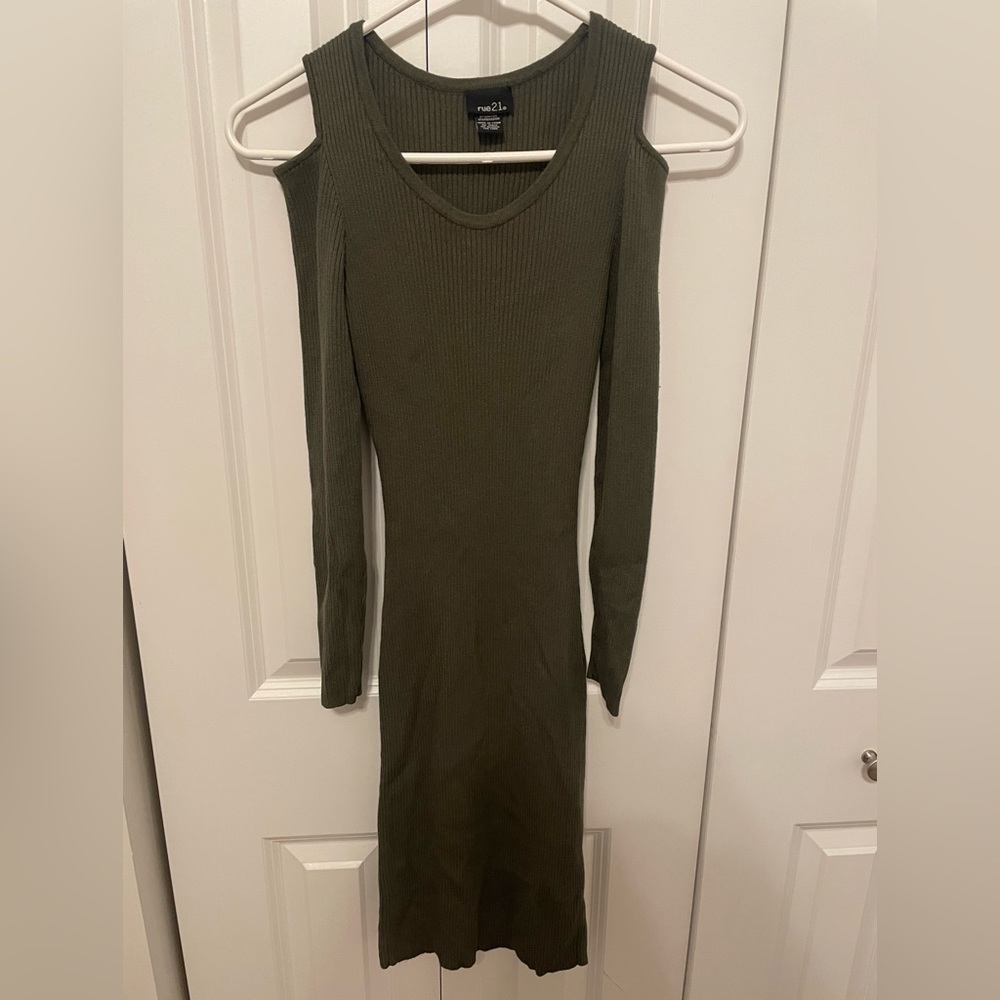 Bodycon shoulderless long sleeve dress